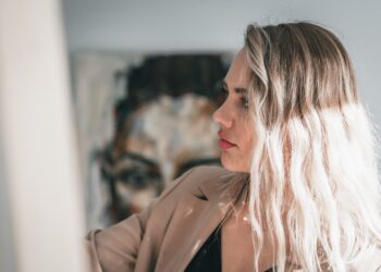 Jaret Loggenberg Explores Feminine Form In Her First Solo Exhibition In SA